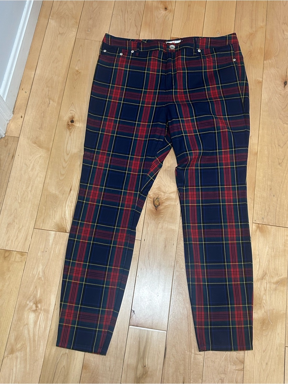 *NWT* Vineyard Vines Women’s Navy and Red Plaid Chinos